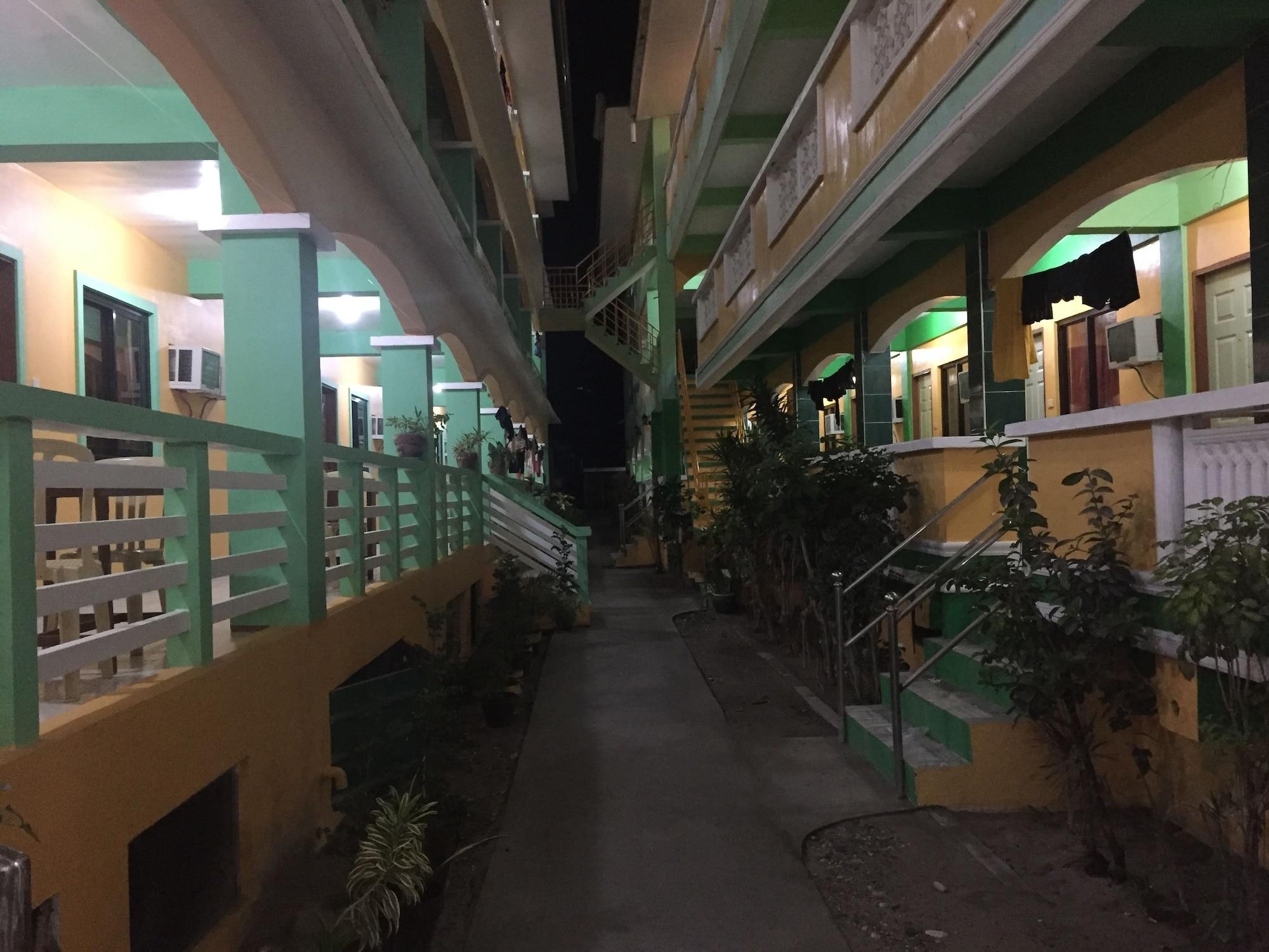 White Beach Hotel Puerto Galera Powered By Cocotel Eksteriør billede