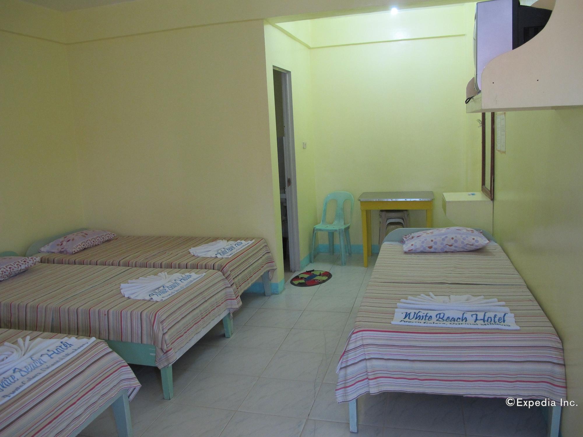 White Beach Hotel Puerto Galera Powered By Cocotel Eksteriør billede