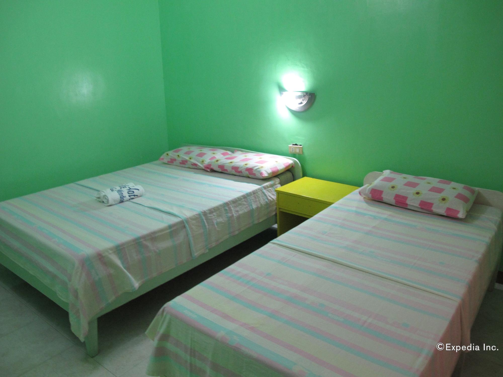 White Beach Hotel Puerto Galera Powered By Cocotel Eksteriør billede