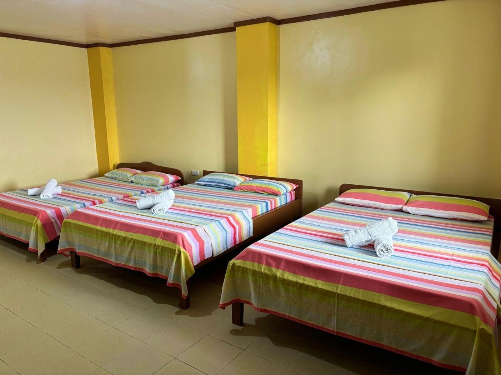 White Beach Hotel Puerto Galera Powered By Cocotel Eksteriør billede