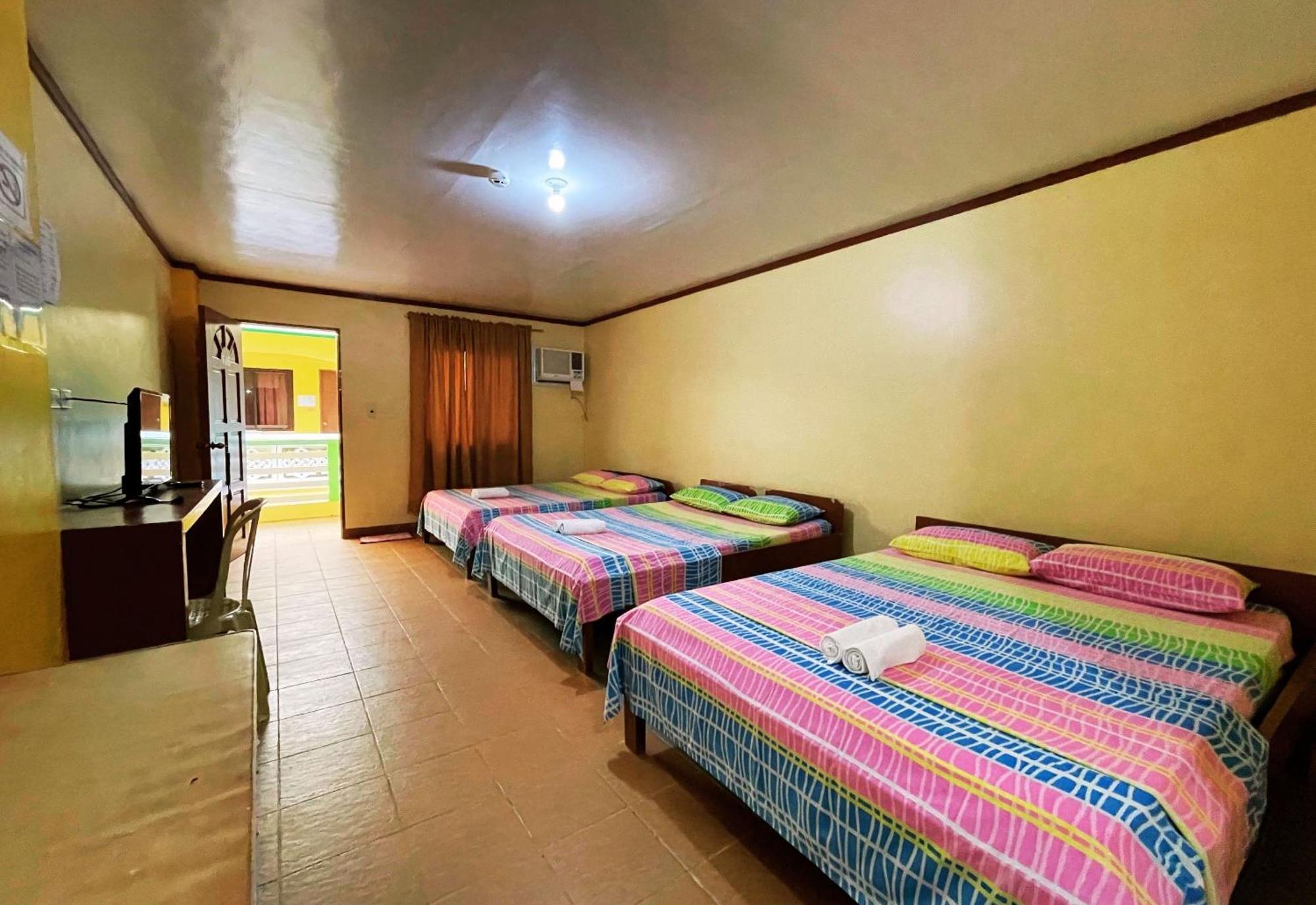 White Beach Hotel Puerto Galera Powered By Cocotel Eksteriør billede