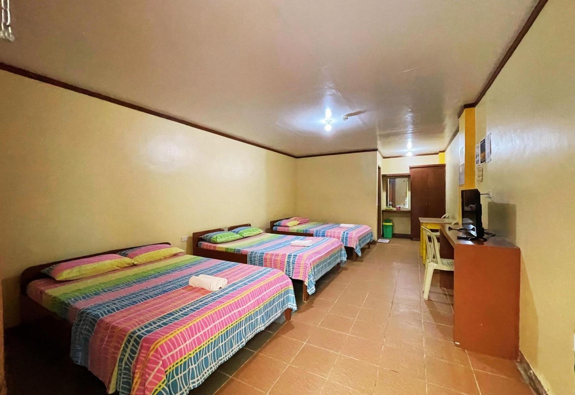 White Beach Hotel Puerto Galera Powered By Cocotel Eksteriør billede