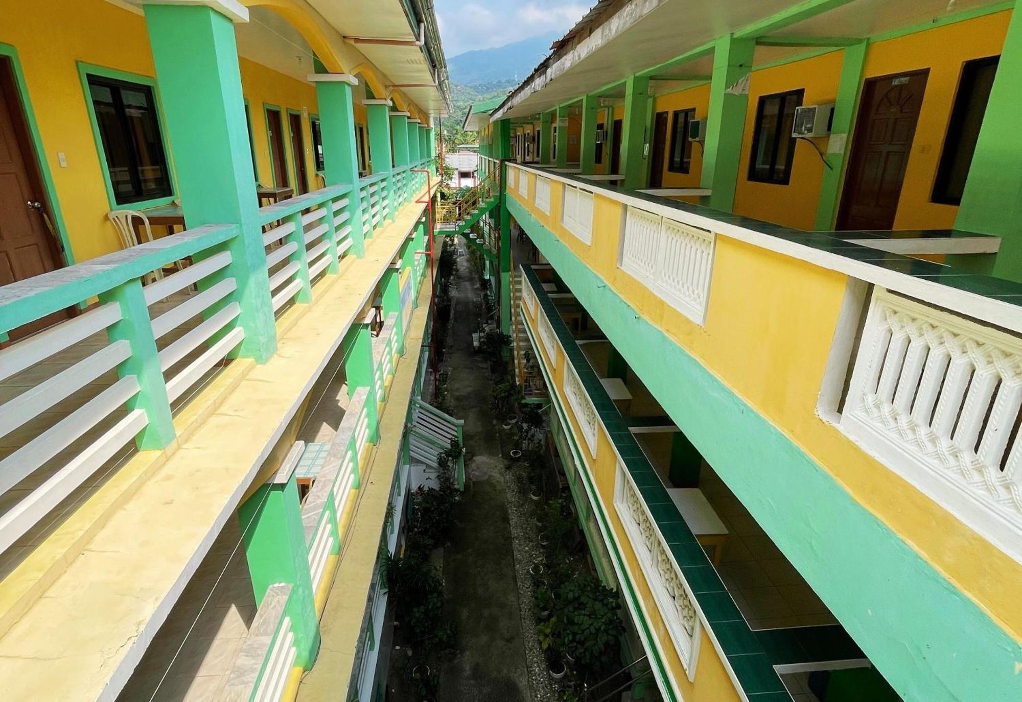 White Beach Hotel Puerto Galera Powered By Cocotel Eksteriør billede