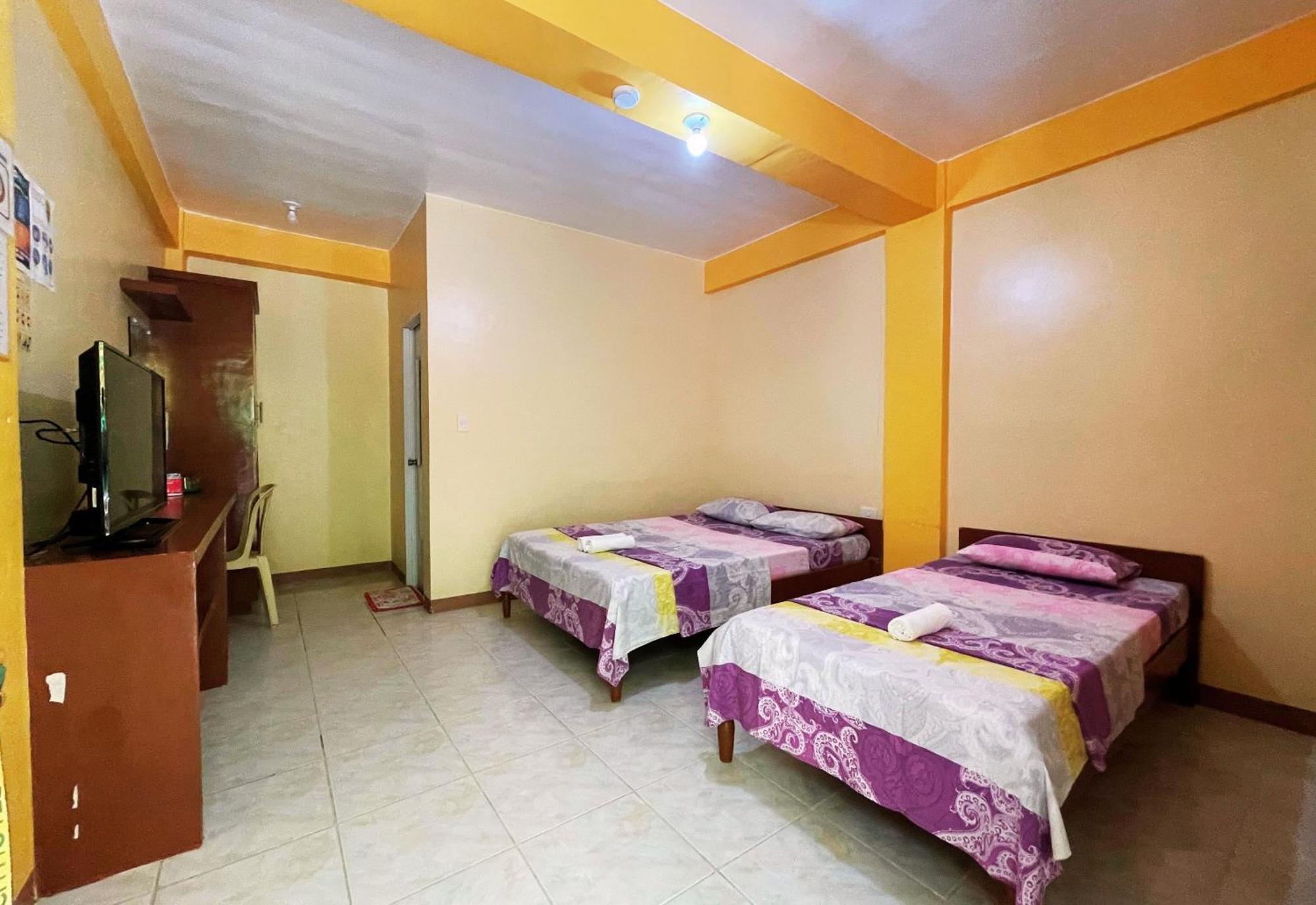 White Beach Hotel Puerto Galera Powered By Cocotel Eksteriør billede