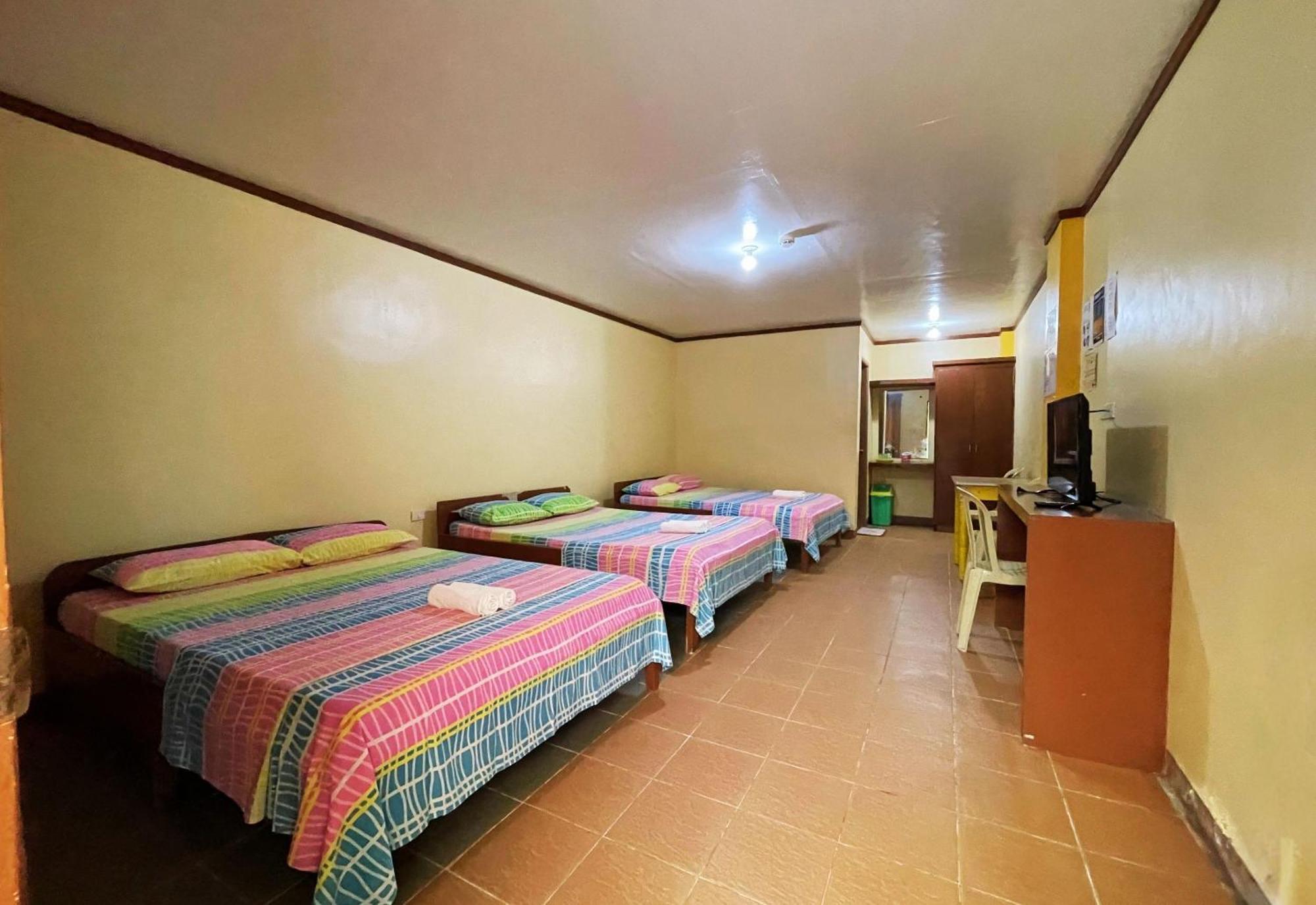 White Beach Hotel Puerto Galera Powered By Cocotel Eksteriør billede