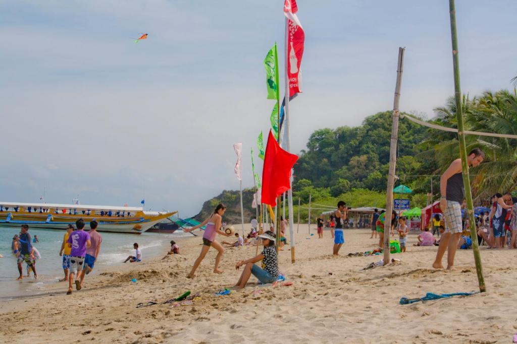 White Beach Hotel Puerto Galera Powered By Cocotel Eksteriør billede