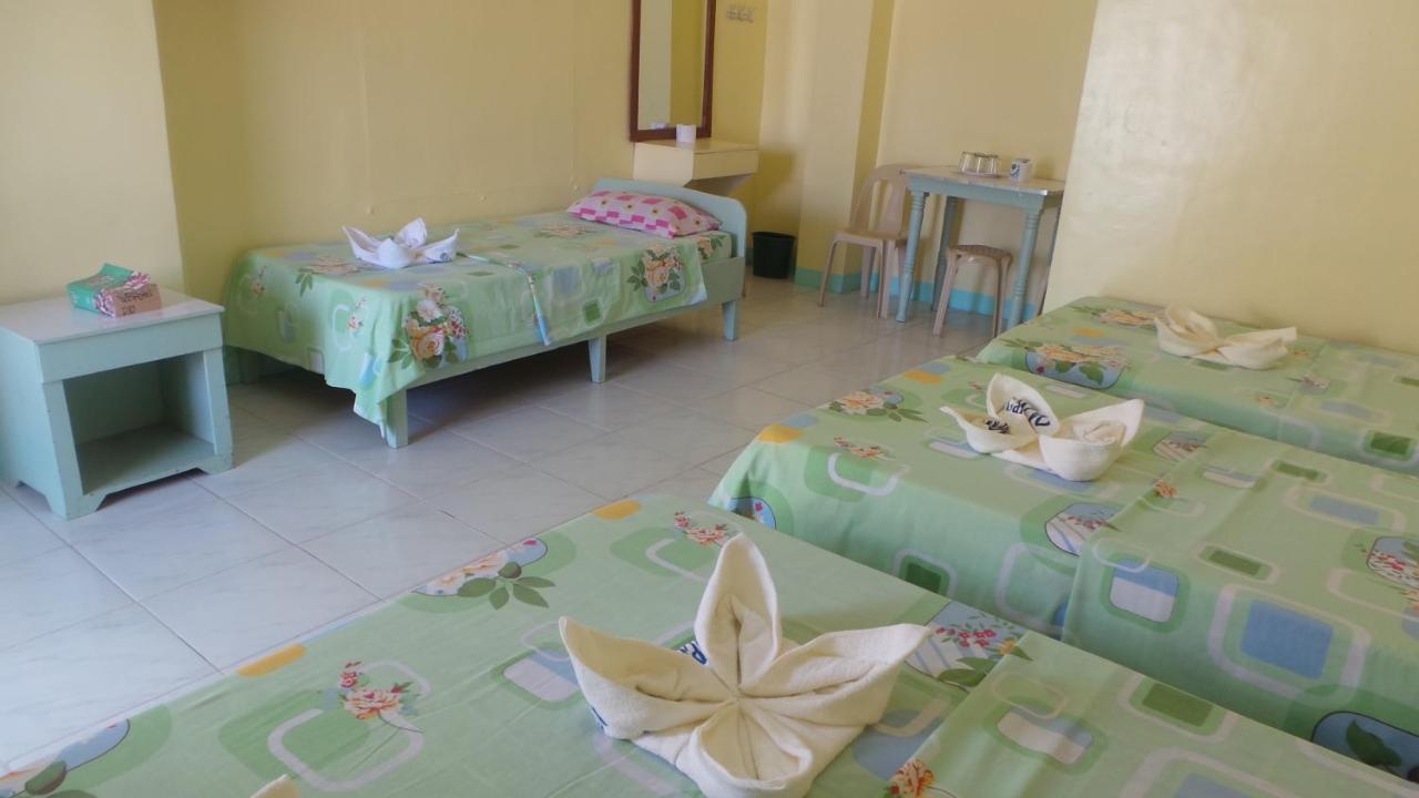 White Beach Hotel Puerto Galera Powered By Cocotel Værelse billede